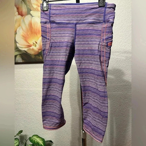 Lululemon Athletica crop leggings size 6 - Picture 2 of 7